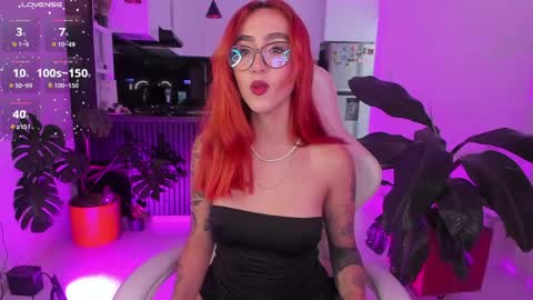 Snapshot of melodie_roy chatting on April 22, 9:49 pm Melodie Roy 999 online show from April 22, 9:49 pm