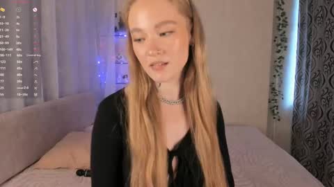 melodievejar online show from May 24, 1:38 pm