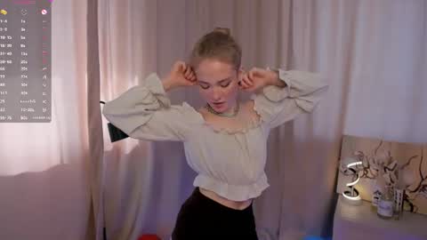 Snapshot of melodievejar chatting on June 25, 5:12 am melodievejar online show from June 25, 5:12 am