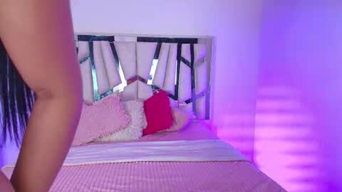    online show from November 3, 11:15 pm