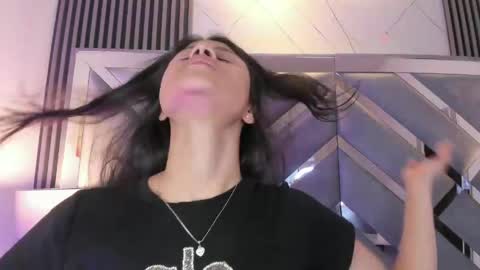 mel  online show from March 11, 8:37 pm