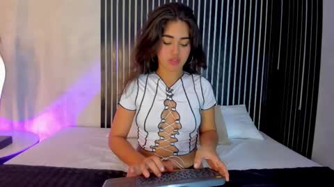 melody phillips online show from February 14, 4:53 am