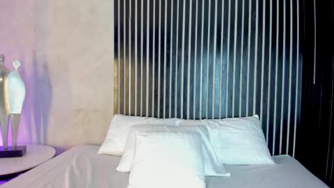 melody phillips online show from March 12, 5:46 am