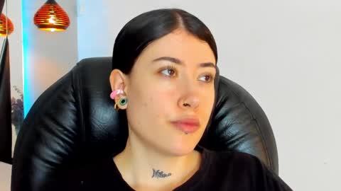 Snapshot of melody_suarez chatting on December 6, 7:45 pm MELODY online show from December 6, 7:45 pm