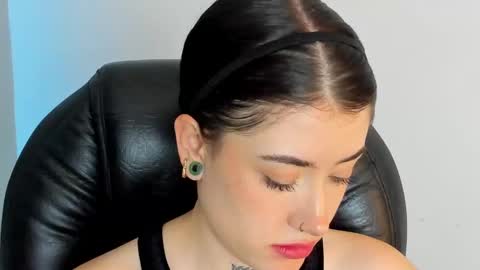 Snapshot of melody_suarez chatting on December 11, 11:32 pm MELODY online show from December 11, 11:32 pm