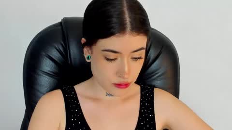 Snapshot of melody_suarez chatting on January 3, 12:11 am MELODY online show from January 3, 12:11 am