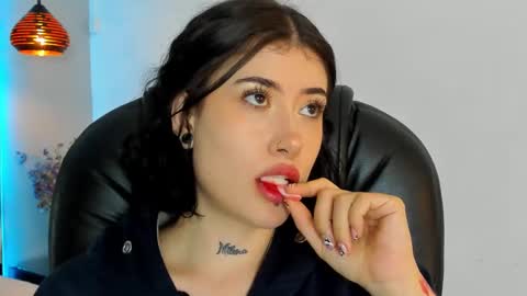 Snapshot of melody_suarez chatting on January 3, 10:40 pm MELODY online show from January 3, 10:40 pm