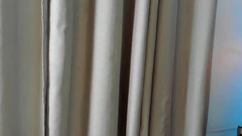 Snapshot of melody_suarez chatting on January 4, 1:42 am MELODY online show from January 4, 1:42 am