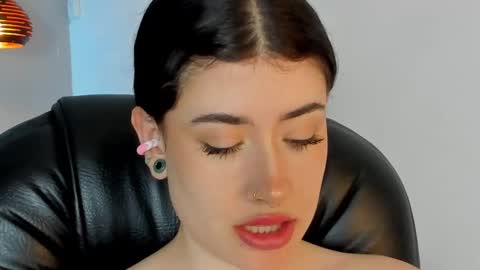 Snapshot of melody_suarez chatting on January 11, 2:41 am MELODY online show from January 11, 2:41 am