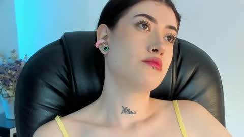 Snapshot of melody_suarez chatting on January 23, 8:13 pm MELODY online show from January 23, 8:13 pm