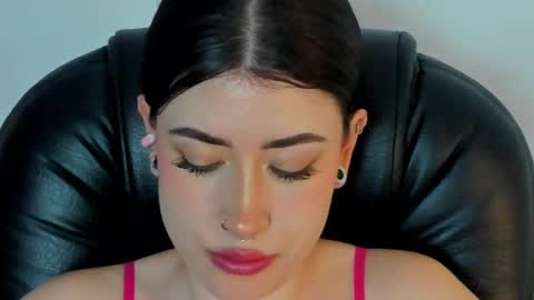 Snapshot of melody_suarez chatting on February 2, 1:02 am MELODY online show from February 2, 1:02 am