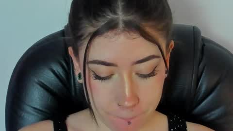 Snapshot of melody_suarez chatting on February 2, 10:39 pm MELODY online show from February 2, 10:39 pm