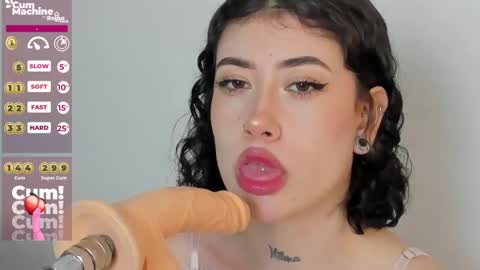 Snapshot of melody_suarez chatting on February 5, 7:53 pm MELODY online show from February 5, 7:53 pm