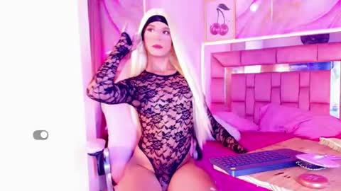 Snapshot of melody_trixie chatting on June 15, 12:46 am melody_trixie online show from June 15, 12:46 am