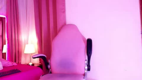 Snapshot of melody_trixie chatting on June 30, 9:10 am melody_trixie online show from June 30, 9:10 am
