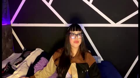 Snapshot of melodydreams1520 chatting on October 2, 4:19 am melodydreams1520 online show from October 2, 4:19 am