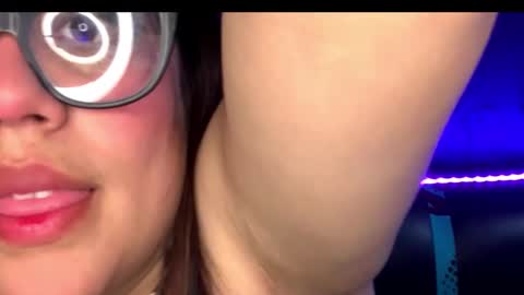 Snapshot of melodydreams1520 chatting on November 4, 3:27 am melodydreams1520 online show from November 4, 3:27 am