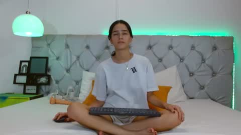 Snapshot of melodymansson chatting on June 30, 7:15 pm Luisa Castro online show from June 30, 7:15 pm