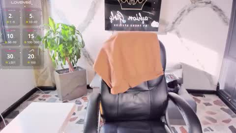 Snapshot of melodysnow chatting on November 22, 9:14 pm melodysnow online show from November 22, 9:14 pm