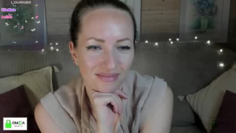 Snapshot of melodyys chatting on October 23, 2:27 pm Melody My schedule this week Wednesday Thursday Sunday online show from October 23, 2:27 pm