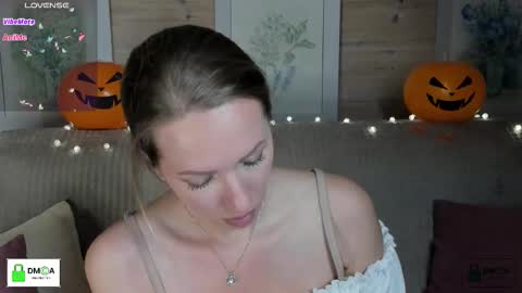 Snapshot of melodyys chatting on October 29, 5:04 pm Melody My schedule this week Wednesday Thursday Sunday online show from October 29, 5:04 pm