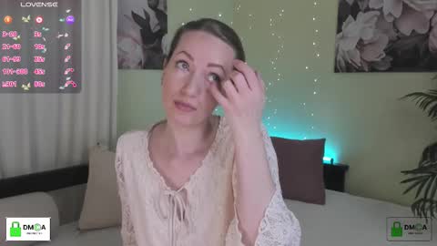 Snapshot of melodyys chatting on February 8, 3:15 pm Melody My schedule this week Wednesday Thursday Sunday online show from February 8, 3:15 pm