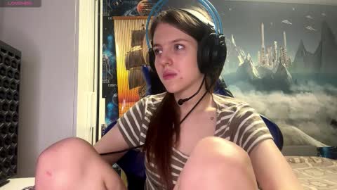 Hi Im Aria 18 years old online show from February 23, 4:37 pm