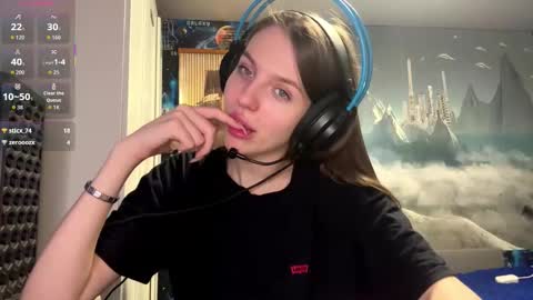 Hi Im Aria 18 years old online show from March 24, 1:05 pm