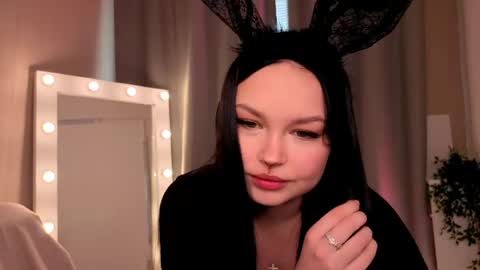 Snapshot of meluxia chatting on May 19, 1:39 pm Alexa online show from May 19, 1:39 pm