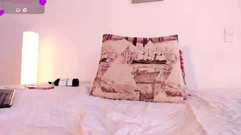 Snapshot of mely_rosee chatting on May 5, 12:46 pm online show from May 5, 12:46 pm