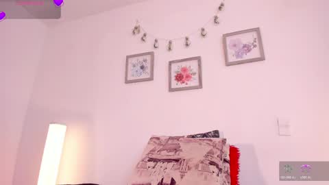 Snapshot of mely_rosee chatting on May 8, 12:10 pm online show from May 8, 12:10 pm