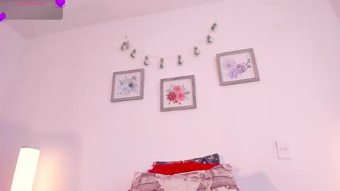 Snapshot of mely_rosee chatting on May 22, 12:22 pm online show from May 22, 12:22 pm