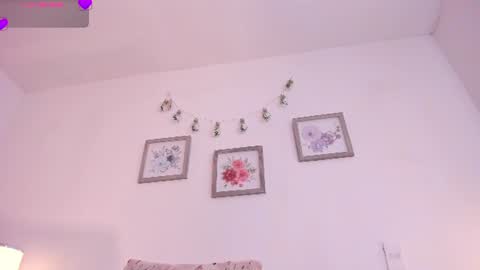Snapshot of mely_rosee chatting on June 18, 12:42 pm online show from June 18, 12:42 pm