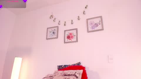 Snapshot of mely_rosee chatting on June 24, 12:37 pm online show from June 24, 12:37 pm
