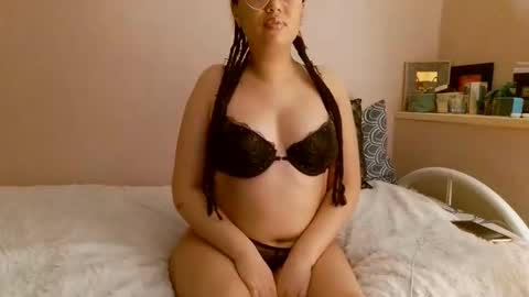 Snapshot of melyssaluv chatting on December 17, 2:17 am Melyssaluv online show from December 17, 2:17 am