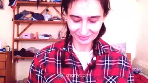 Snapshot of memorningdew chatting on January 1, 12:33 pm Yummygirl online show from January 1, 12:33 pm