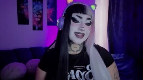 Snapshot of meow_boo chatting on May 12, 7:11 pm Aruz online show from May 12, 7:11 pm