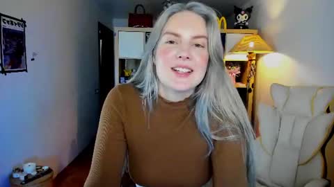 Snapshot of meow_k1tty chatting on July 8, 6:18 am Flora Next stream November 17th at 6 GMT online show from July 8, 6:18 am