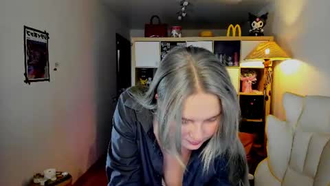 Snapshot of meow_k1tty chatting on July 10, 5:01 am Flora Next stream November 17th at 6 GMT online show from July 10, 5:01 am