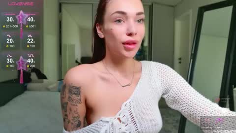 Snapshot of meow_moore chatting on May 9, 2:06 am Megan online show from May 9, 2:06 am