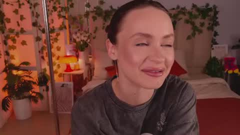 Snapshot of meow_nancy chatting on July 10, 5:34 am Heeyyooo Im Nans Subscribe to me I will be glad online show from July 10, 5:34 am
