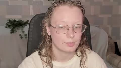 Snapshot of meowcr chatting on May 31, 1:18 pm meowcr online show from May 31, 1:18 pm
