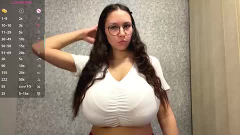 Snapshot of meowgirlye chatting on February 7, 11:14 am Mona online show from February 7, 11:14 am