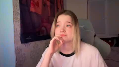 Snapshot of meowki4 chatting on December 31, 10:45 pm meowme online show from December 31, 10:45 pm