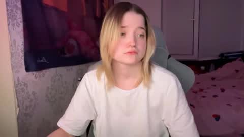 Snapshot of meowki4 chatting on January 4, 3:07 am meowme online show from January 4, 3:07 am