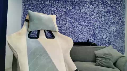 Mia online show from April 23, 4:46 am