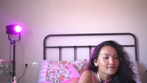 Snapshot of mercedesss_8 chatting on June 24, 12:04 pm Next show on 03 Dec online show from June 24, 12:04 pm