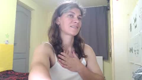 Snapshot of merciylove chatting on June 25, 5:39 pm Miss Helena online show from June 25, 5:39 pm