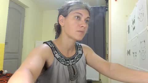 Snapshot of merciylove chatting on July 8, 5:50 pm Miss Helena online show from July 8, 5:50 pm