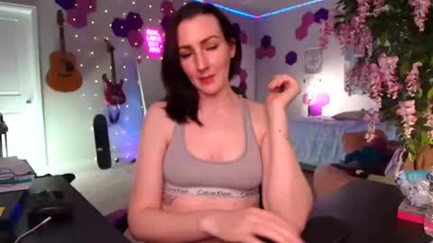 Snapshot of meredithbae chatting on April 14, 1:22 am Meredith Bae online show from April 14, 1:22 am